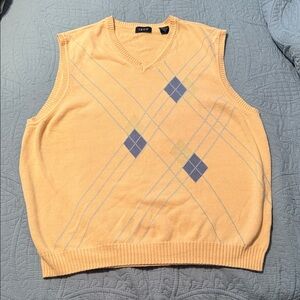 Izod Men's V-Neck Yellow Argyle Sweater Vest